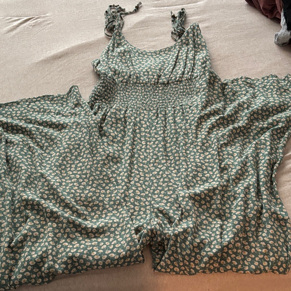 AMERICAN EAGLE GREEN FLORAL SMOCKED JUMPSUIT